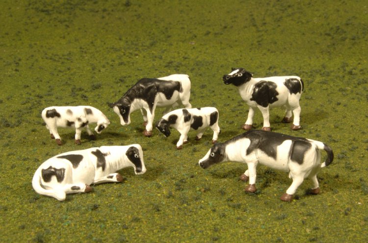 Cows - Black & White - HO Scale - Click Image to Close