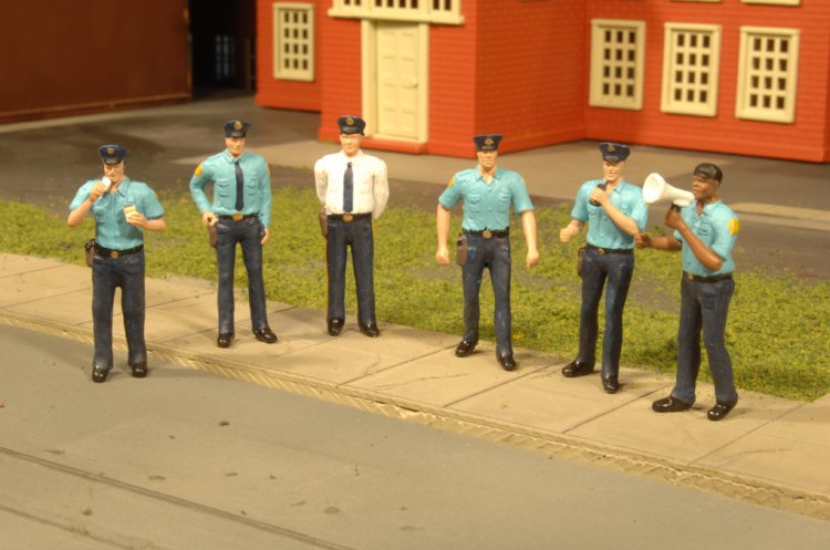 Police Squad - HO Scale - Click Image to Close