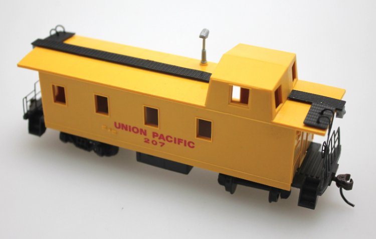 Offset Cupola Caboose - Union Pacific - Click Image to Close
