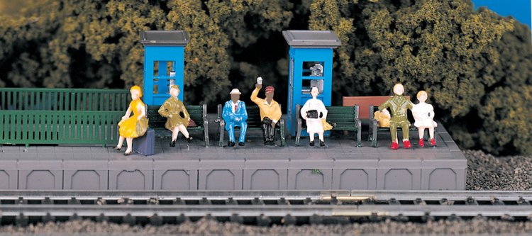 Sitting Passengers (HO Scale) - Click Image to Close