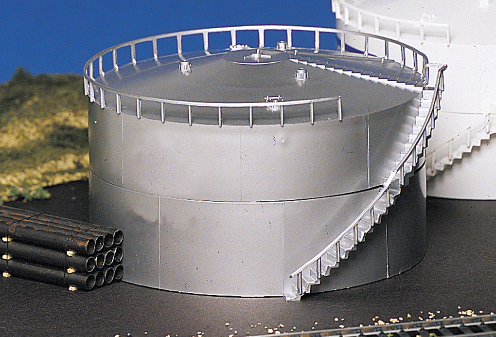 Diesel Horn in Oil Storage Tank (HO Scale) Diesel Horn in Oil Storage Tank (HO Scale)