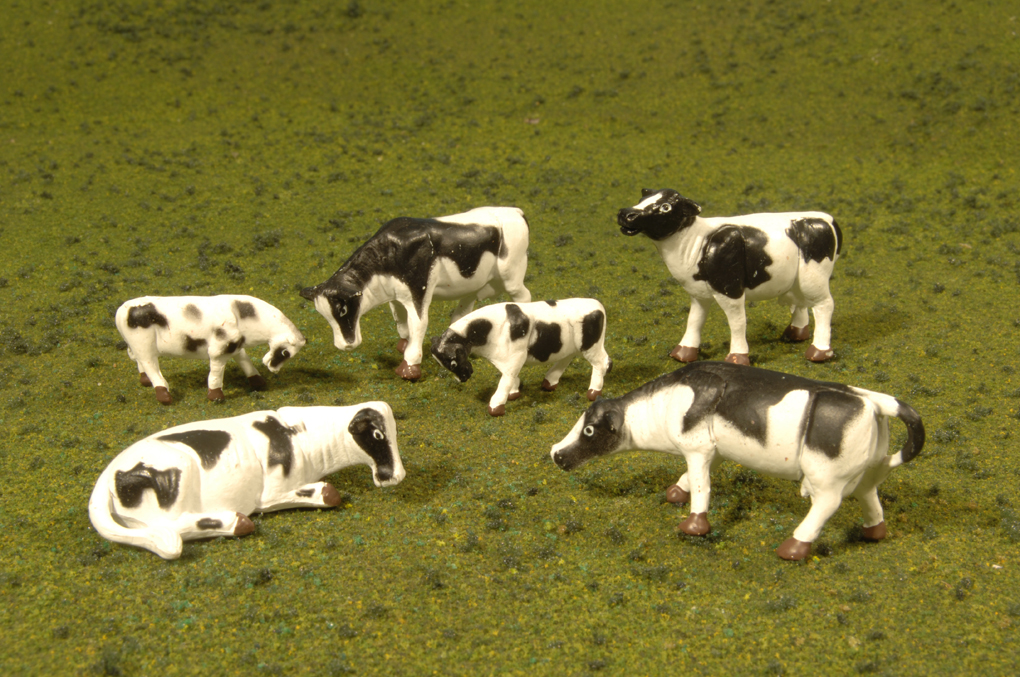 12 Pieces Black &amp; White Cow's Figure Set ( Below Photo From Bachmann )