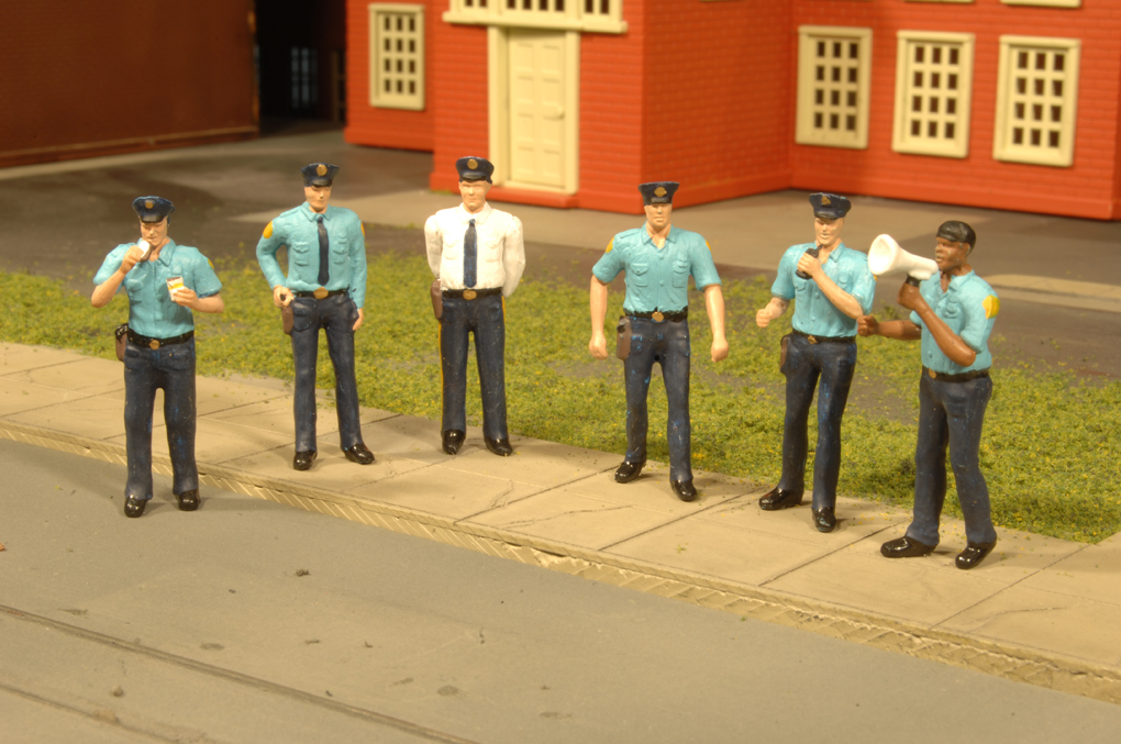 12 Pieces Painted Police Squad Figure Set ( Below Photo From Bachmann 