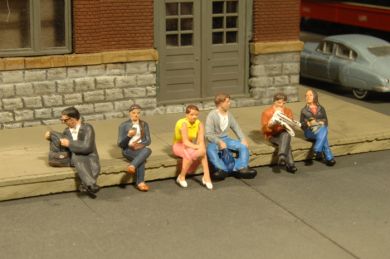 Seated Platform Passengers - O Scale - Click Image to Close