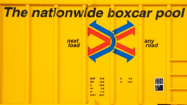 (image for) 50' Outside Braced Box Car with Flashing End of Train Device - Railbox