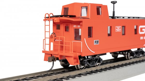 (image for) Streamlined Caboose with Offset Cupola - Grand Trunk #122