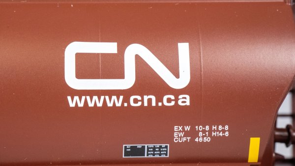 (image for) Cylindrical Grain Hopper with Flashing End of Train Device - Canadian National #377399