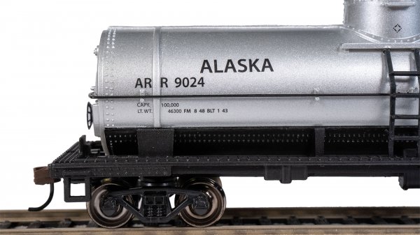 (image for) Alaska Railroad #9024 - 40' Single-Dome Tank Car (HO Scale)