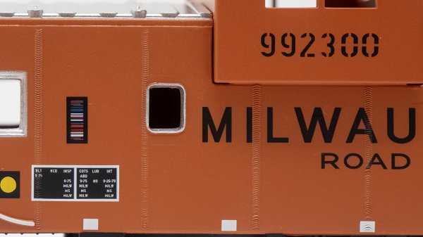 (image for) 36' Wide-Vision Caboose - Milwaukee Road #993200