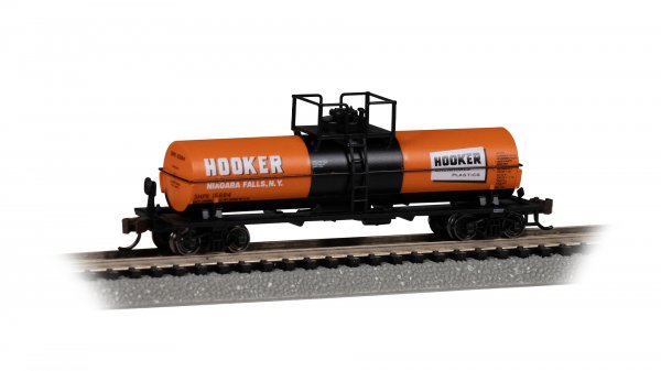 (image for) Chemical Tank Car - Hooker Chemicals #15684 with Large Dome