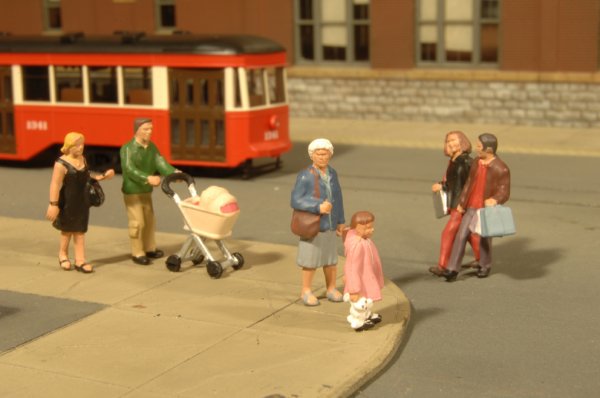 (image for) Strolling People - O Scale