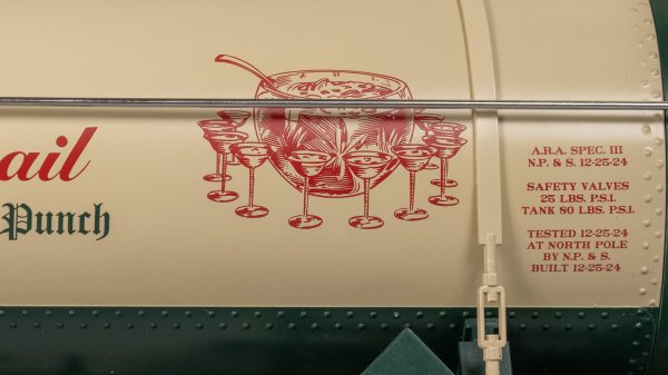 (image for) Single Dome Tank Car - Christmas - NP&S® #12024 Mrs.Claus' Christmas Punch
