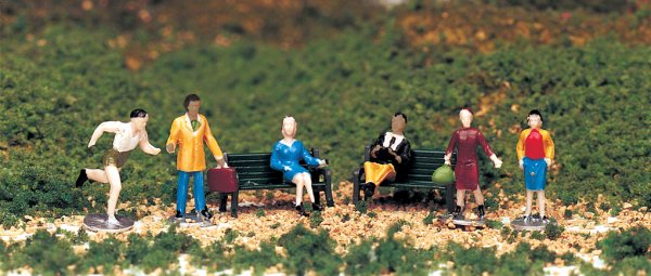 (image for) People at Leisure (HO Scale)