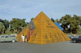Tut Hut Souvenirs - Roadside U.S.A® Building (HO Scale)