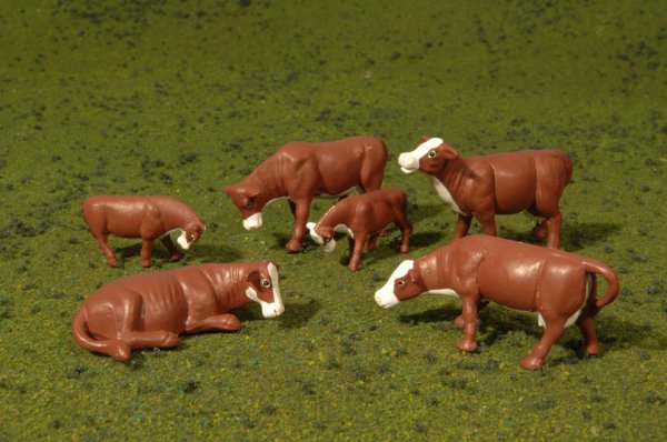 (image for) Cows - Brown & White - HO Scale