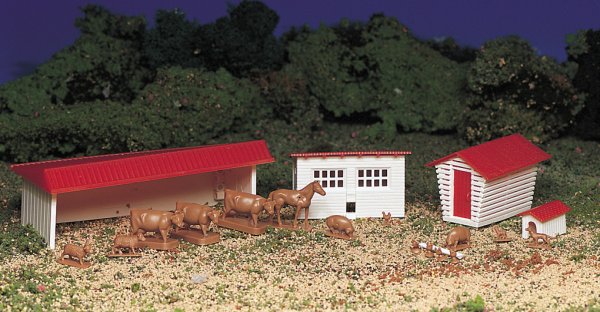 (image for) Farm Building with Animals (HO Scale)