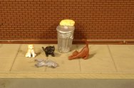Cats with Garbage Can - O Scale