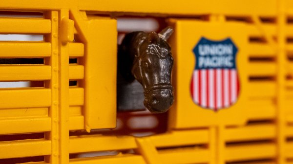 (image for) 40' Animated Stock Car - Union Pacific® with Horses