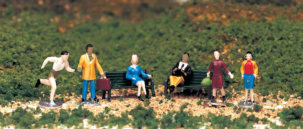 People at Leisure (HO Scale)